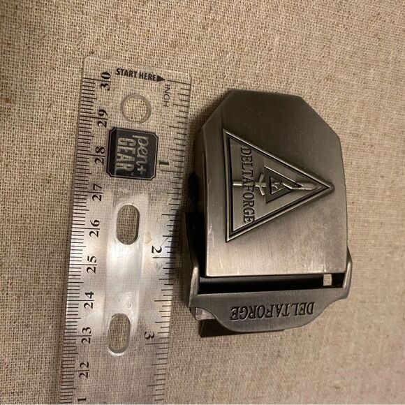 Deltaforge brushed metal belt buckle with teeth, sword triangle Pewter aesthetic - Picture 5 of 9